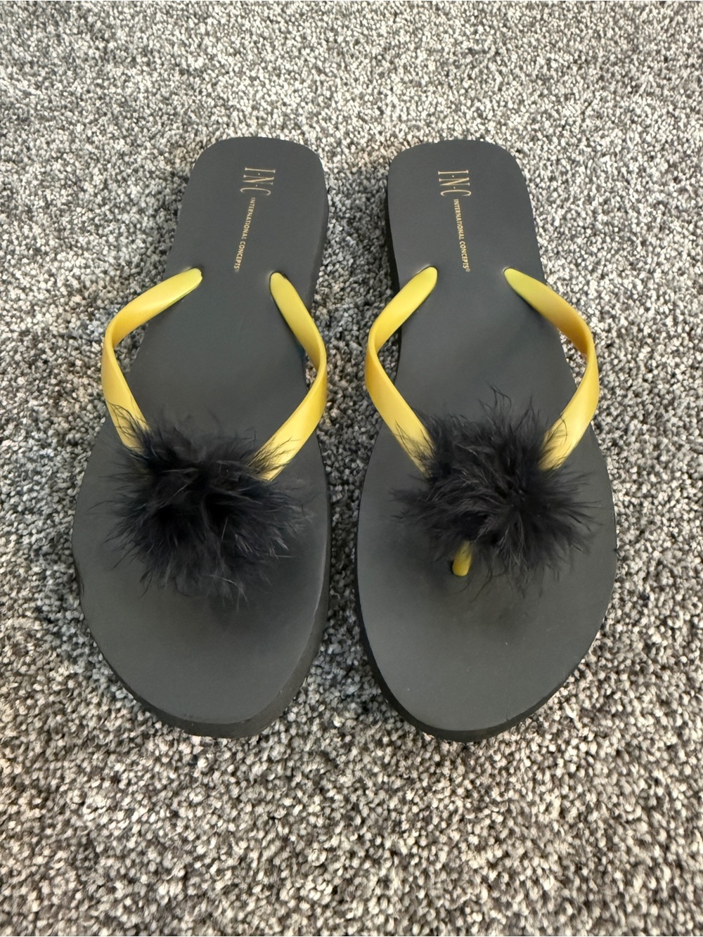 INC International Concepts Black & Gold Pom-Pom Thong Flip Flops Sandals Size8-9